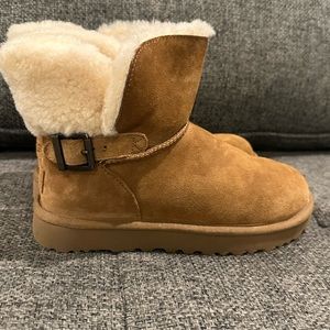 Women UGG Chestnut Karel Buckle Cuff size 6